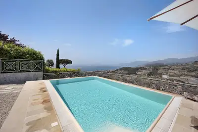 Maison de vacances 'Villa Gaia' avec vue sur la mer, piscine partagée et Wi-Fi.