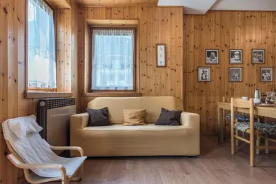 Image de Appartement Pinzolo Dolomiti Ovest avec vue sur les montagnes, jardin et Wi-Fi.
