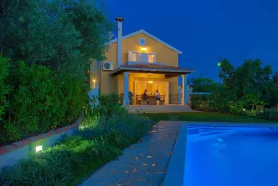 Image de Maison de vacances endroit calme avec piscine