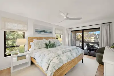 Image de Beautiful Pet-Friendly home with Pool, Steps to the Beach