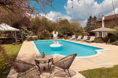 Beautifully converted stable with in-ground pool
