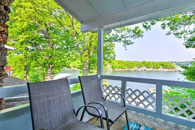 Image de Relaxing Lake Ozark Retreat ~ Walk to Marina!