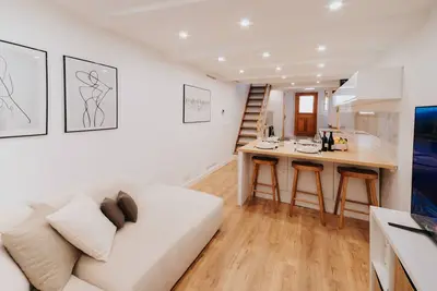 Image de Charmante maisonnette entièrement rénovée dans la vieille ville d'Antibes