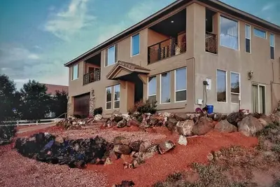Image de The Zion Home: 4-Private Bedrooms & Private Baths - Accommodates up to 10 Guest