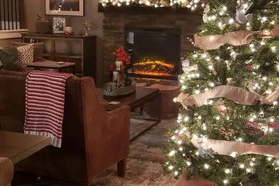 Image de Top Rated Lux Christmas Lodge-Pool, Hot Tub, Games, Pickleball, Lakeside Access!