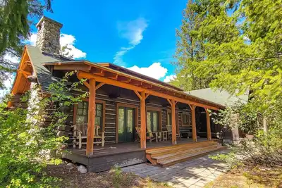 Image de Rainbow Lodge - exceptional lakeside log home