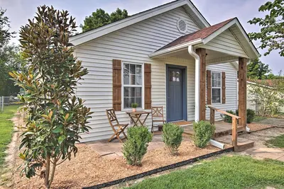 Image de Relaxing King Master Suite! Great backyard, Games, Firepit