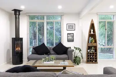 Image de Beautiful Hinterland House-15 mins drive from Noosa beaches! !