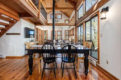 Image de Wintergreen Resort Post & Beam Home Beauty