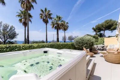 Image de Le Palm Beach - Jacuzzi et vue mer