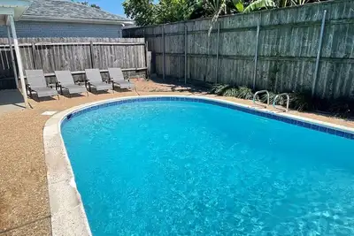 Image de Charming Modern Home with a Pool -10 minutes to French Quarter & Downtown