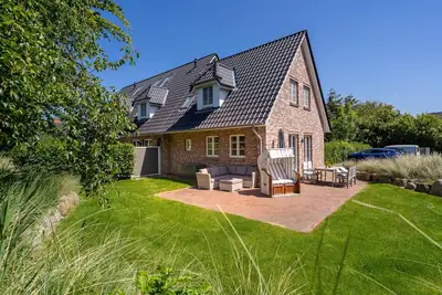 Image de Beachside - End terraced house directly on the Ordinger dyke