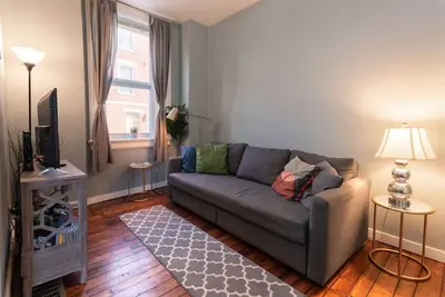 Image de Cozy Apt in Walkable Area Downtown w/ Parking