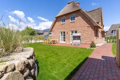 Image de Friesenkate - beautiful thatched house with great facilities