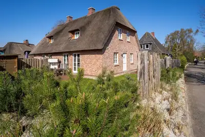 Image de Friesengut - high-quality thatched house in the immediate vicinity of the village!