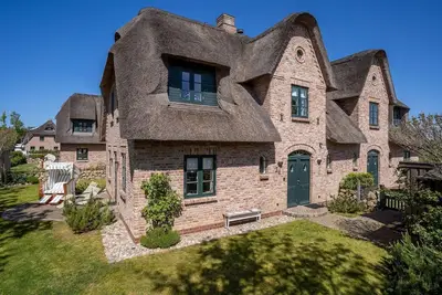 Image de WynhĂĽs - luxurious house under thatch in the popular district of Ording