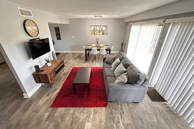 Image de Entire Renovated Cozy Condo Paradise with Lake View