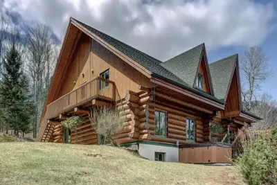 Image de Très grand chalet bois ronds/Log cabin Mont-Tremblant  Spa - Ski - Casino - Golf
