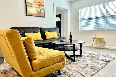 Image de Renovated Luxury 1 Bedroom Unit