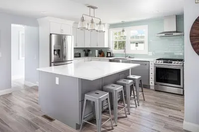 Image de Gourmet Kitchen, Air Conditioning, Walk to Beach