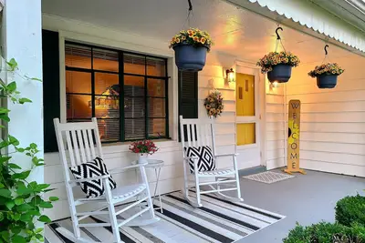 Image de Charming, Parkview Cottage, King bed, 1 mi to I-81