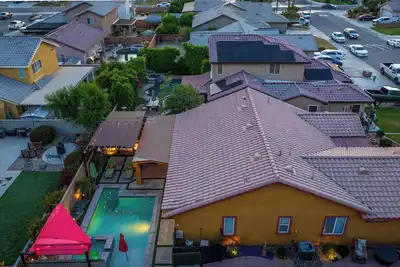 Image de Traditional Spanish House: Walking to Coachella Fest