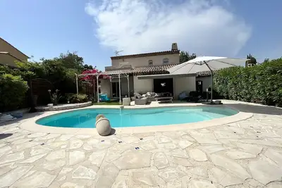 Villa PROVENÇALE, Piscine, 3 chbres, 6 lits, 3 Sdb, 2 wc, 5 mn plages et golf