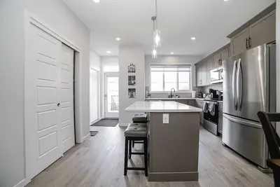 Image de South Calgary Gem: Spacious & Comfortable 3-Br; Near Fish Creek, Spruce Meadows
