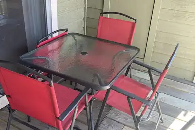 Image de Spacious apartment a few min from springs and downtown!