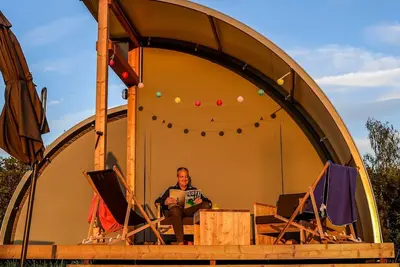 Image de Spezialzelt, Festivalatmosphäre, Platz für ein Kinderbett