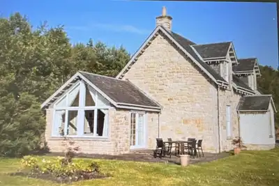 Image de Cottage by Loch Lomond shore with luxury spar