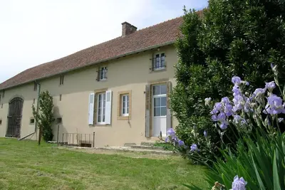 Image de Maison de Campagne avec Jardin Clos, Wi-Fi, Animaux Acceptés et Proche Station Thermale Néris les Bains