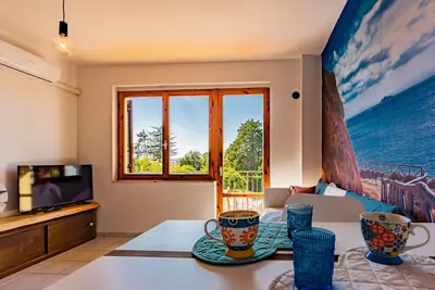 Image de Studio 'Mono Le Lecce 38b' avec piscine et balcon