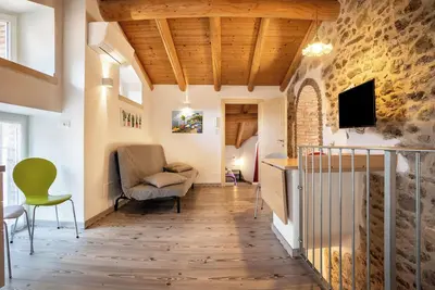 Image de Appartement de vacances Gufo avec balcon, piscine partagée et Wi-Fi.