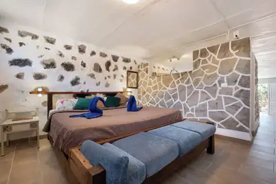 Image de Maison de vacances 'Esencia Eco-rústico - Réservée aux adultes' avec piscine et jardin partagés