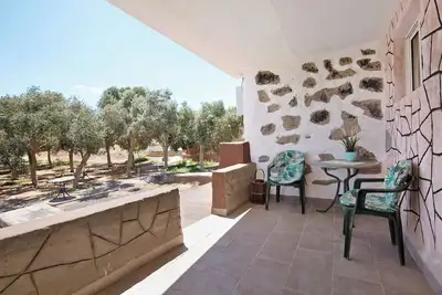 Image de Maison de vacances réservée aux adultes Alma Éco-rustique avec piscine partagée et terrasse
