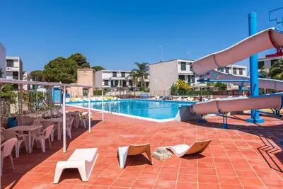 Image de Appartement \"Reysol Home\" avec vue sur les montagnes, piscine partagée et Wi-Fi.
