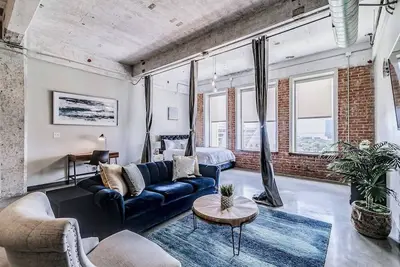 Image de Amyfinehouse |Spacious 3br Loft |Pool+Views+Valet