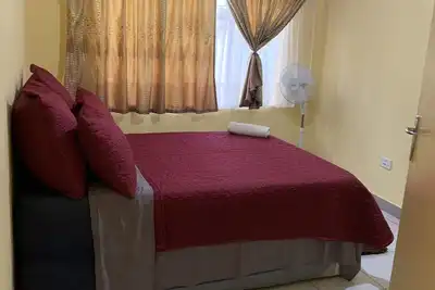 Image de A home away from home, cozy, quiet, close to T1, most amenities.