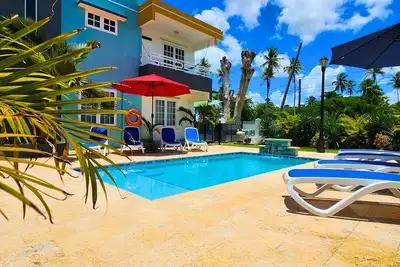Image de Sleeps 12 | Queen beds | Ocean | Sunsets | 2 units