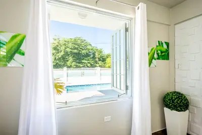 Image de Sleeps 5 | Pool | 2 bedroom | Queen beds | Parking