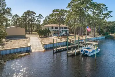 A Beautiful Bayou - 1br\/1ba studio on the river