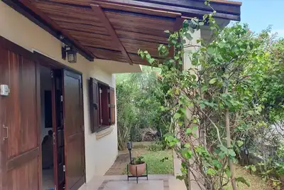 Image de secluded villa beach location\n