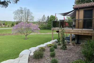 Image de Country settings with amenities seconds away