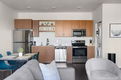 Image de Top Floor Pet Friendly Condo near Downtown