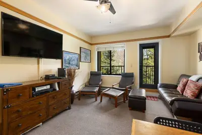 Image de Cute and Renovated Studio/2 min Walk to Lifts/Shared Hot Tubs