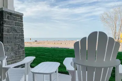 Image de Monarch Beach House | Modern beachfront 2 bedroom condo in Long Point