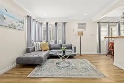 Image de Bright & Cozy Alhambra Retreat ~ Near I-10 ~ 10min to Downtown La ~ Parking