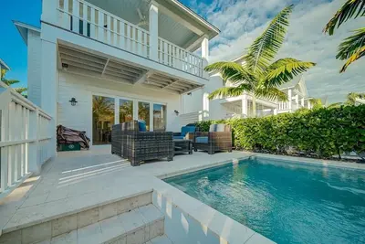 Image de Tropical retreat where location meets quintessential Keys vacation home.