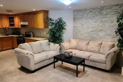 Image de New Modern Large 2-Bedroom Apt - Up to 4 guests